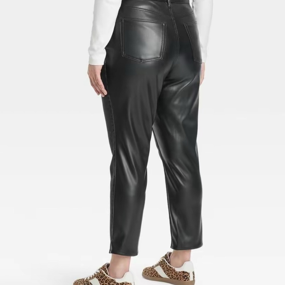 NWT Universal Thread‎ Mid Rise 80’s Slim Jeans Faux Leather Trim Size 24